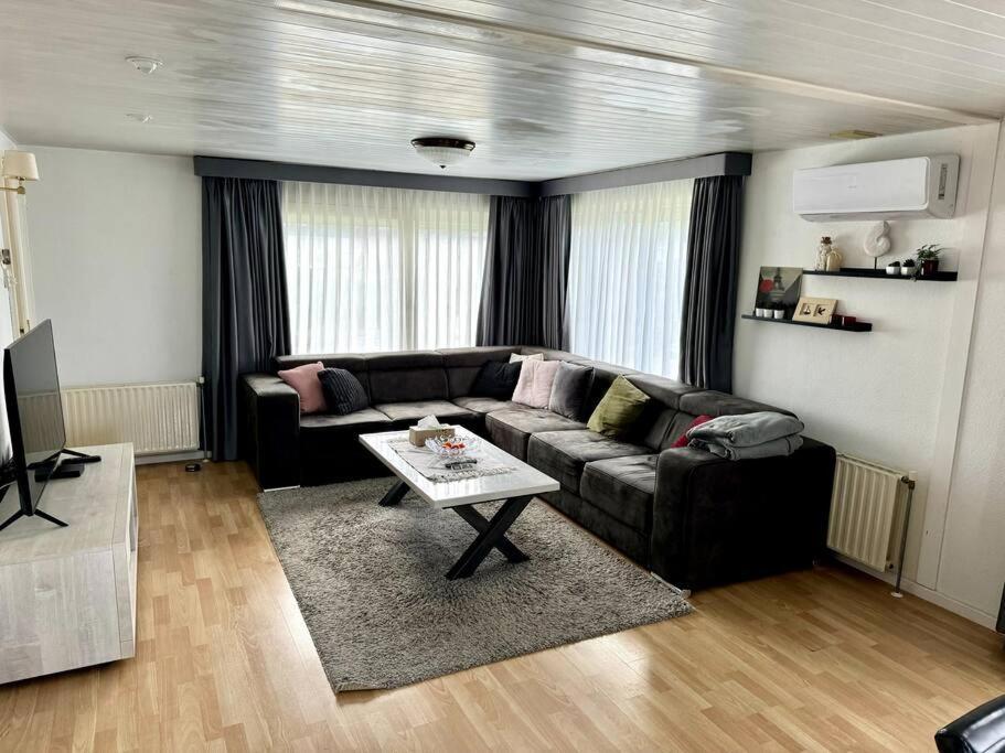 Luxe Chalet In Prachtig Natuurgebied Lith Eksteriør bilde