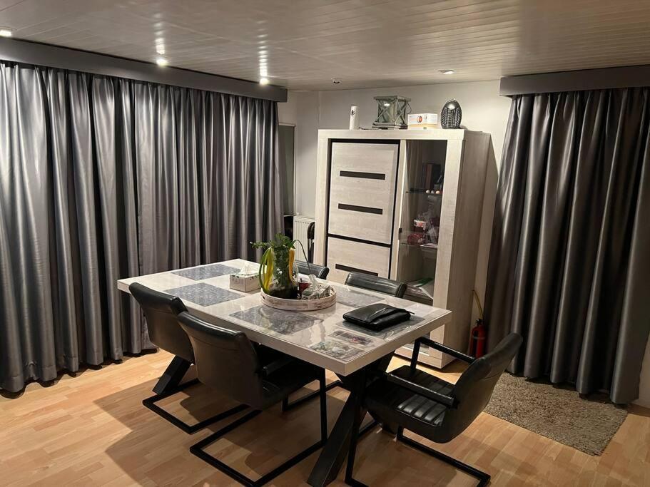 Luxe Chalet In Prachtig Natuurgebied Lith Eksteriør bilde